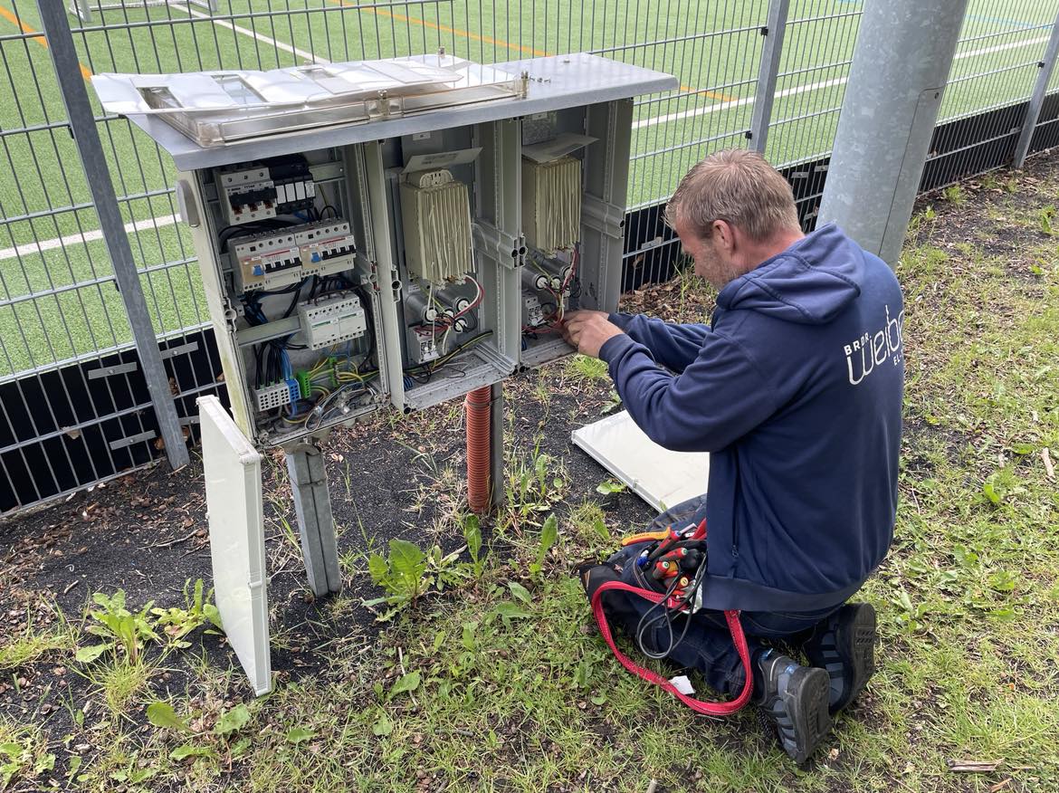 438124853_1186102646070537_6854894815299354951_n De dygtige elektrikere fra brdr weibel